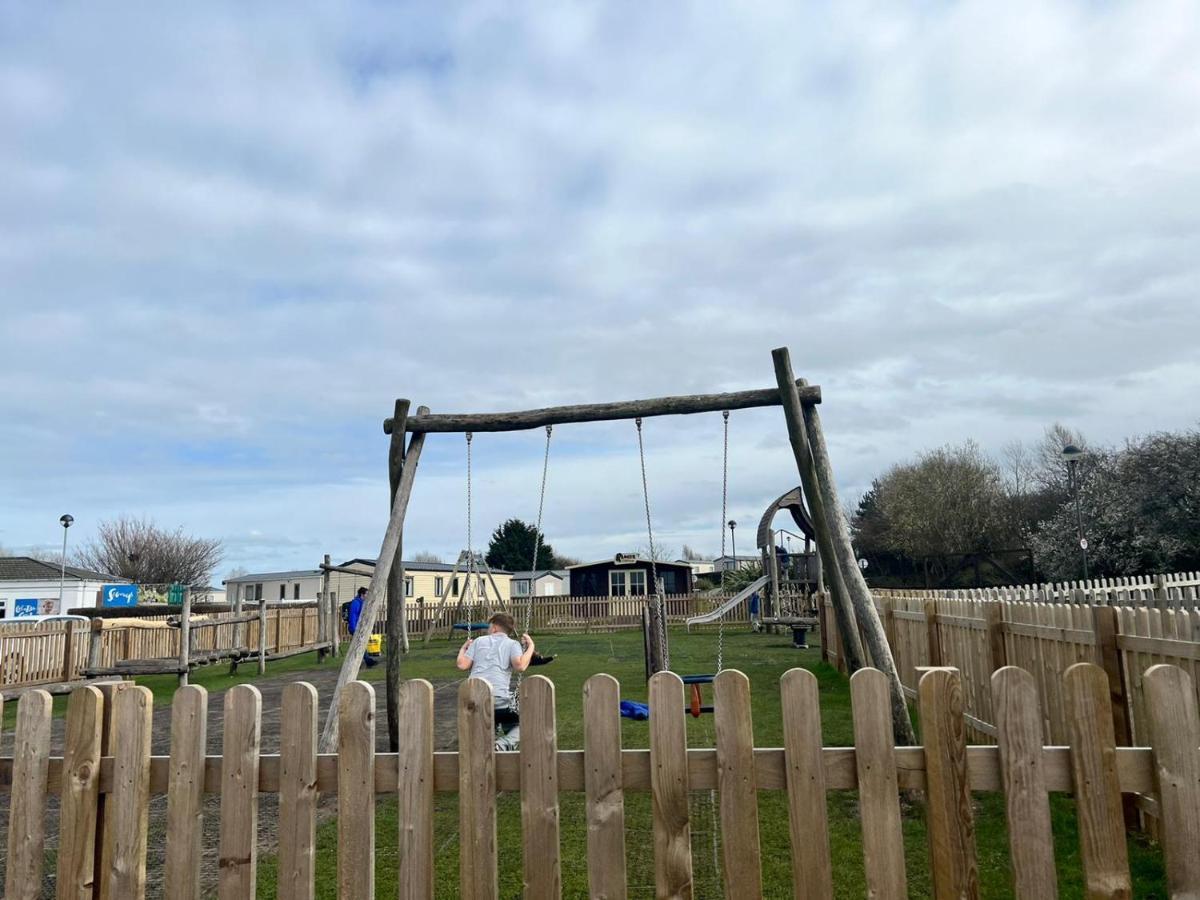 Blackpool Caravan In Haven Marton Mere Holiday Park Extérieur photo